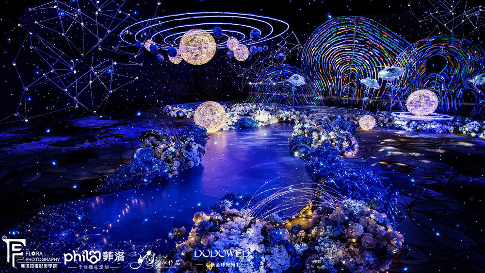这场星空婚礼其实是一个婚礼秀设计,由九江菲洛婚礼定制和当地酒店