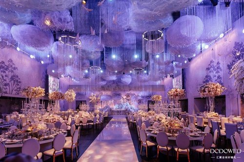 粉红色蓬松云朵树童话婚礼精剪 01:35