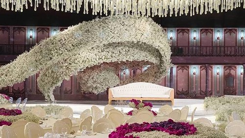 多媒体屏幕包厅+建筑风水晶鲜花装饰婚礼预告 00:57