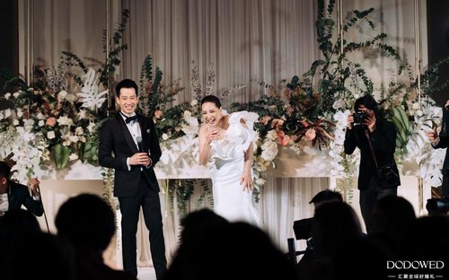 极简灰布幔+垂挂花艺婚礼