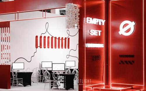 空集婚礼：1066个纸杯，4000米红绳组成的超红快闪店，打卡出片百分百！