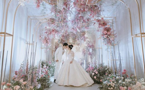 粉金色花藤花门背景装饰婚礼