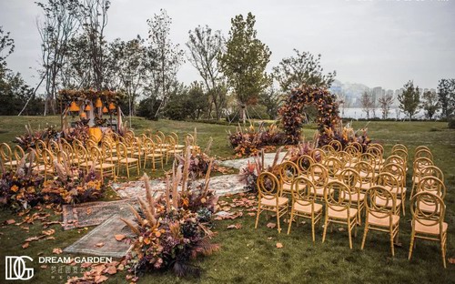 梦庄园婚礼：一场顺应时令的秋日户外婚礼