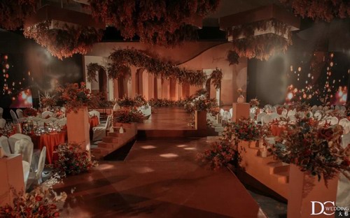 大蔡婚礼：一场来自西班牙建筑灵感的红墙婚礼