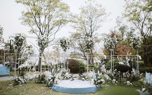 漫庄婚礼白绿色系婚礼布置