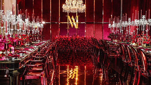 热情红色调塑料鸟儿桥梁婚礼