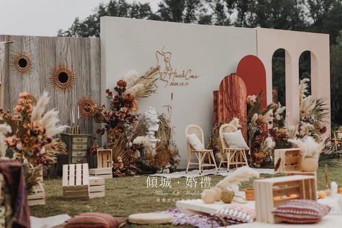 洋葱花艺工作室草坪婚礼案例