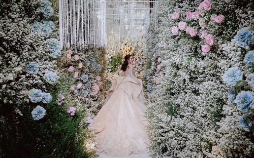 静谧星空之下的鲜花花墙婚礼