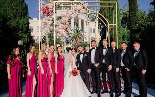 落日余晖下的粉金色自然风婚礼