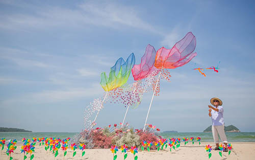 泰国宋卡府萨米拉海滩花艺雕塑活动