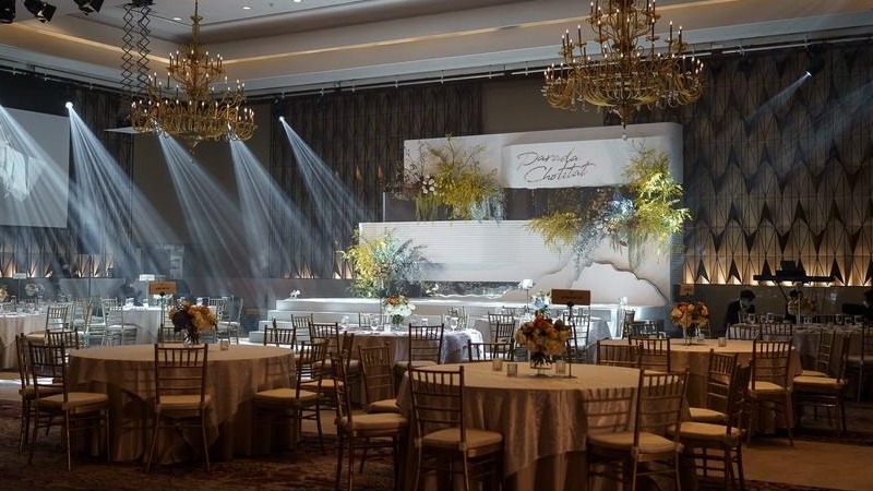 优雅时尚的蓝黄色泰式婚礼精剪 03:51