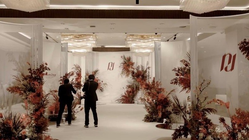 温暖高级的秋色系泰式婚礼精剪  04:13