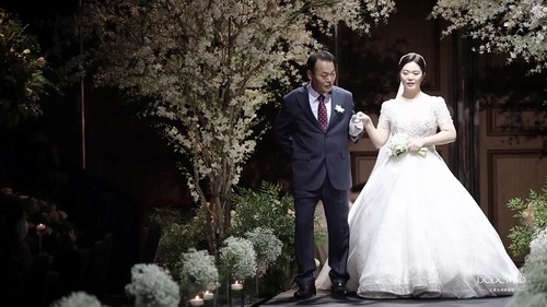 白绿色浪漫花树韩式婚礼精剪 02:24