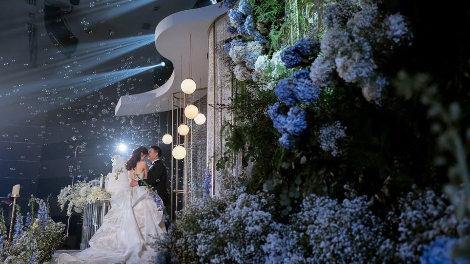 绚丽夺目的水晶星空泰式婚礼精剪 03:53