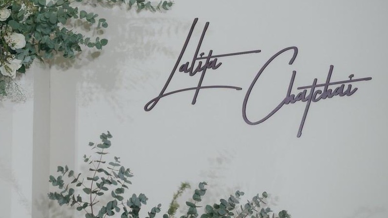 白绿色极简雅致泰式婚礼精剪 03:23