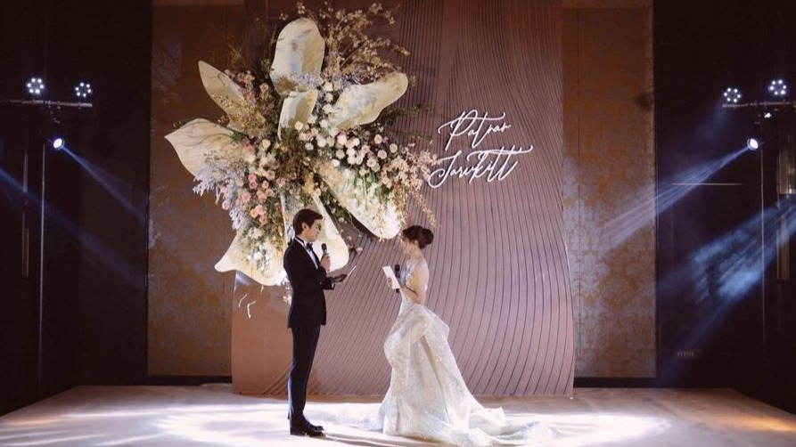 巨型EVA花朵背景泰式婚礼精剪 03:54