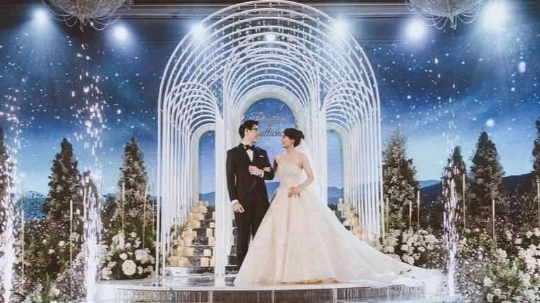 精美绝伦的无影拱门泰式婚礼精剪 03:19