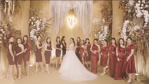 小蛮腰纱幔立柱装饰泰式婚礼精剪 05:02