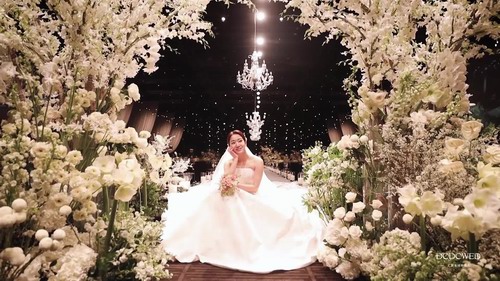 新罗酒店白色洋兰花树韩式婚礼精剪 02:56