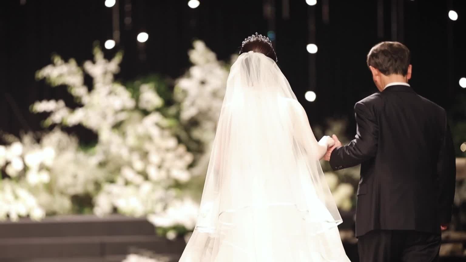 白绿色自然风插花韩式婚礼精剪 03:34