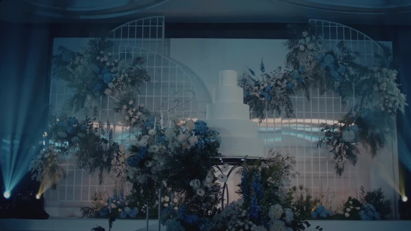 静谧蓝格栅背景花墙泰式婚礼精剪 04:51