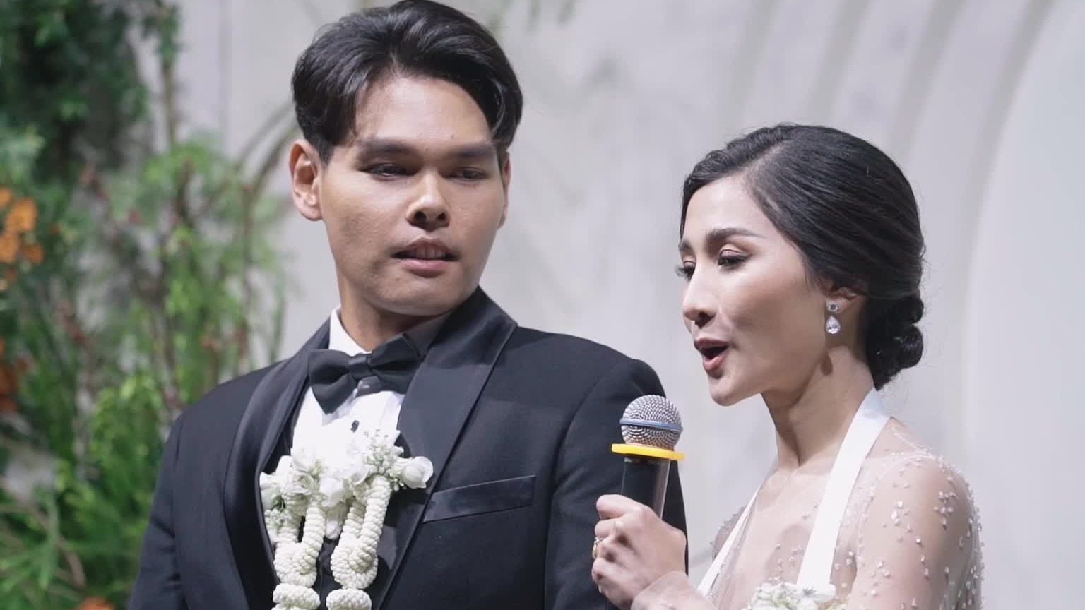 莫兰迪绿静谧花园风泰式婚礼精剪 05:24