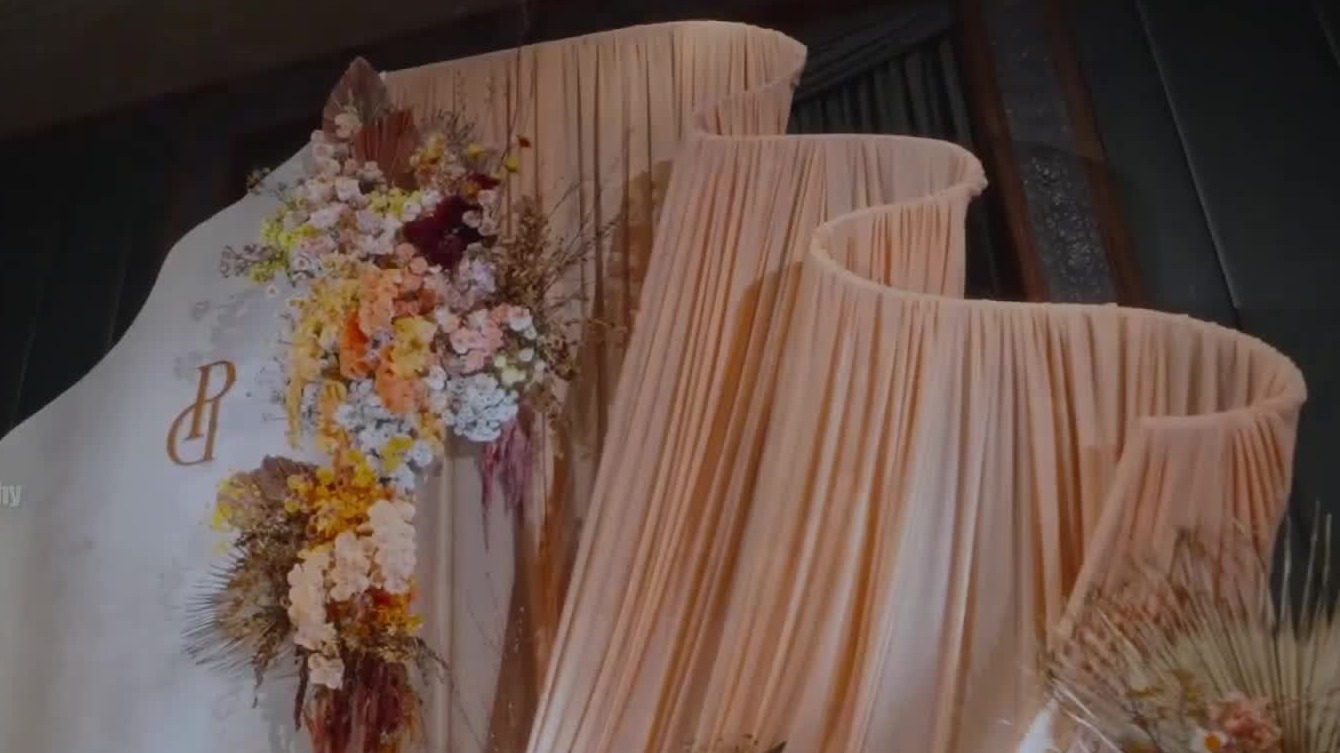 橘色调曲线褶皱布艺泰式婚礼精剪 04:49