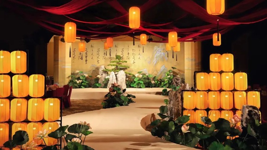 流动的千里江山图勾勒出如诗如画的新中式婚礼