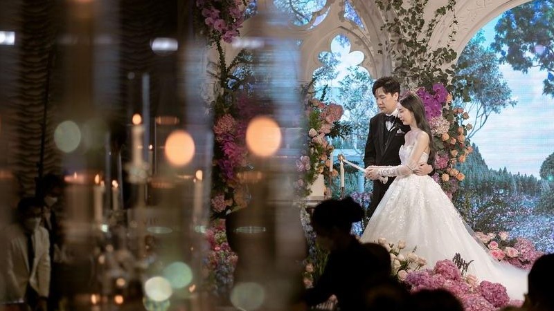 粉蓝色LED屏花园风泰式婚礼精剪 04:29