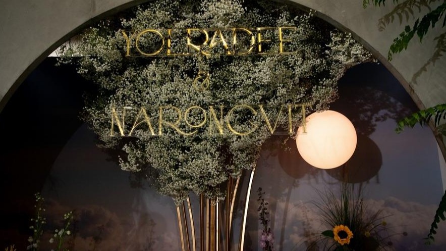 彩色调独特插花艺术泰式婚礼