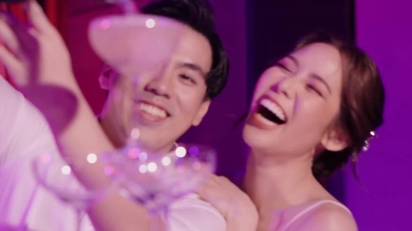 粉蓝色书页背景泰式婚礼精剪 08:30