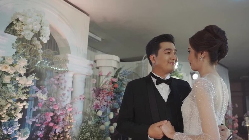 粉彩色拱门花园风泰式婚礼精剪 02:25