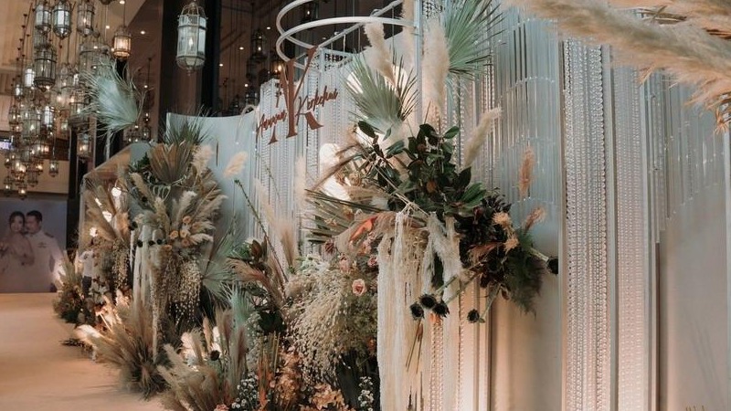 温暖自由的蒲葵叶泰式婚礼