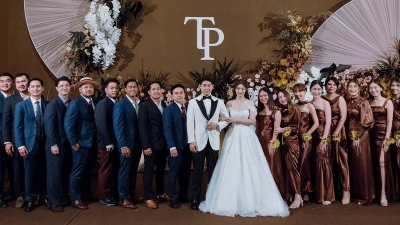 咖啡色折扇造型泰式婚礼