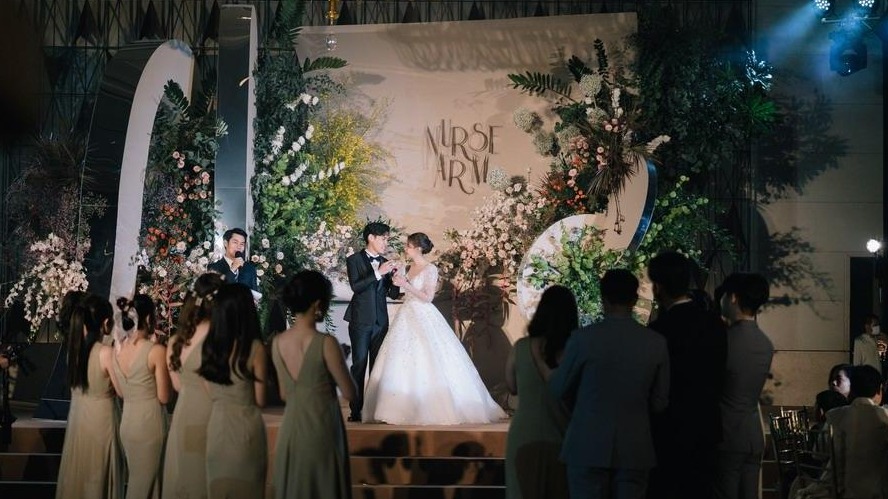 丝滑的圆弧曲线造型泰式婚礼