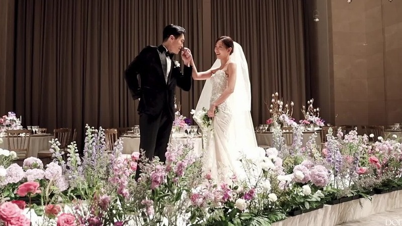 粉紫色悬浮花艺背景韩式婚礼精剪 02:57