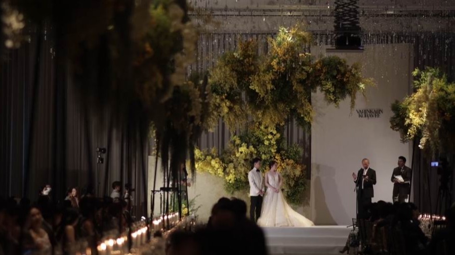 明黄色高级感花墙背景泰式婚礼精剪 04:58