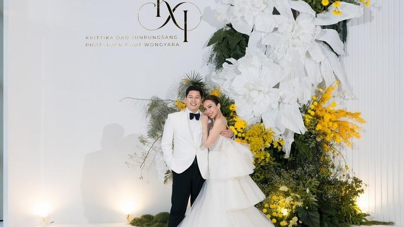 黄绿色手工纸艺泰式婚礼