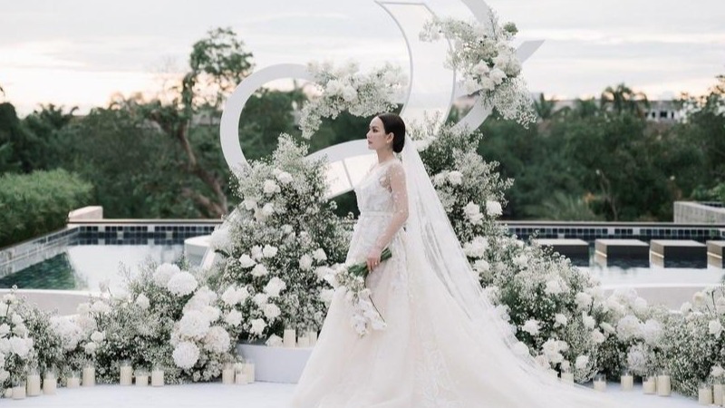 简约高雅的白绿色泰式婚礼