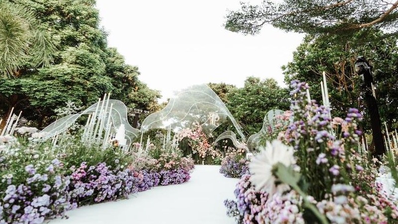 夕阳下的庭院泰式婚礼