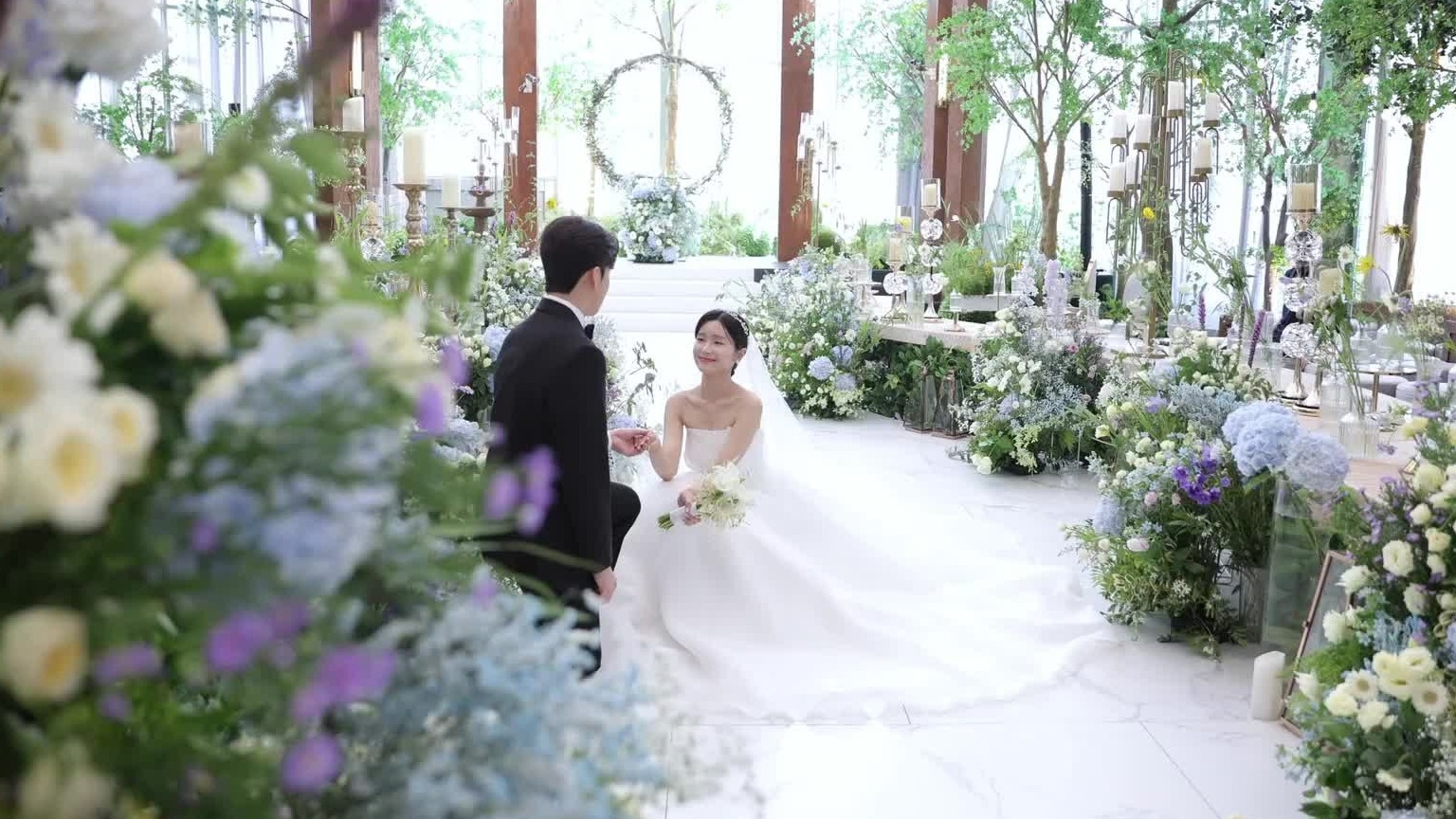 森系楼梯玻璃房韩式婚礼精剪 03:06