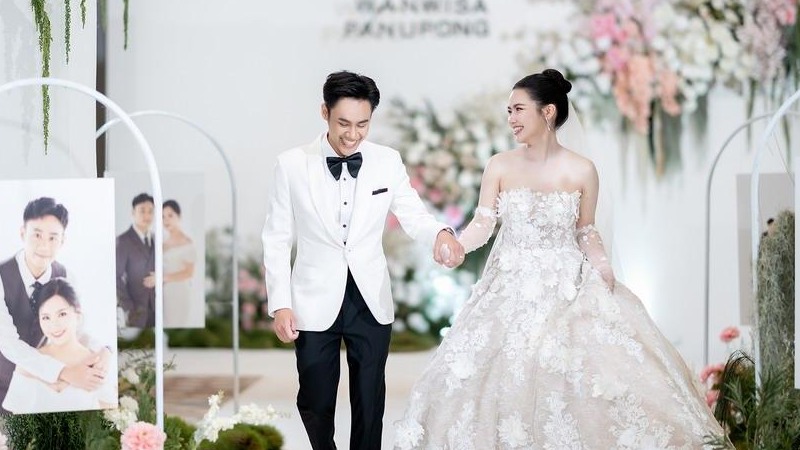 白粉色LED屏泰式婚礼