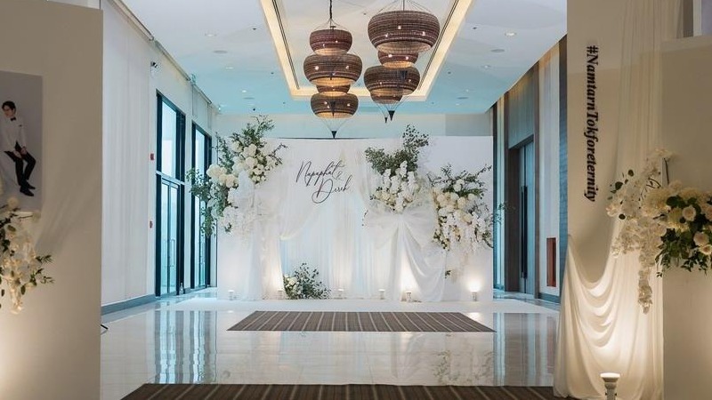 白绿色优雅蝴蝶结泰式婚礼