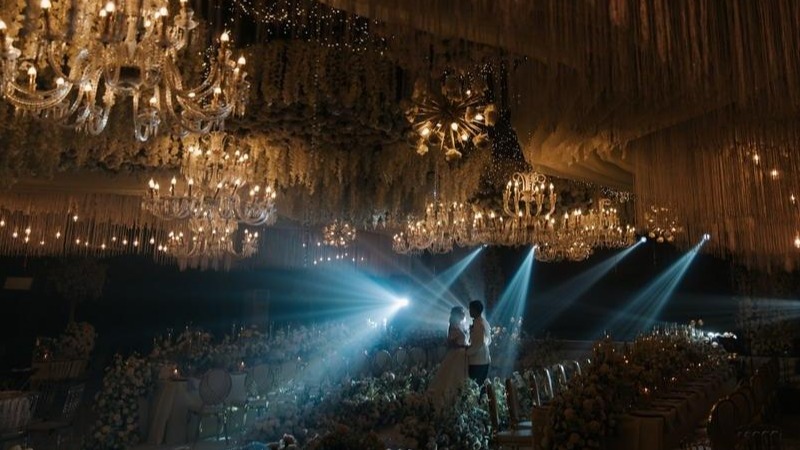 白绿色沉浸式花海泰式婚礼