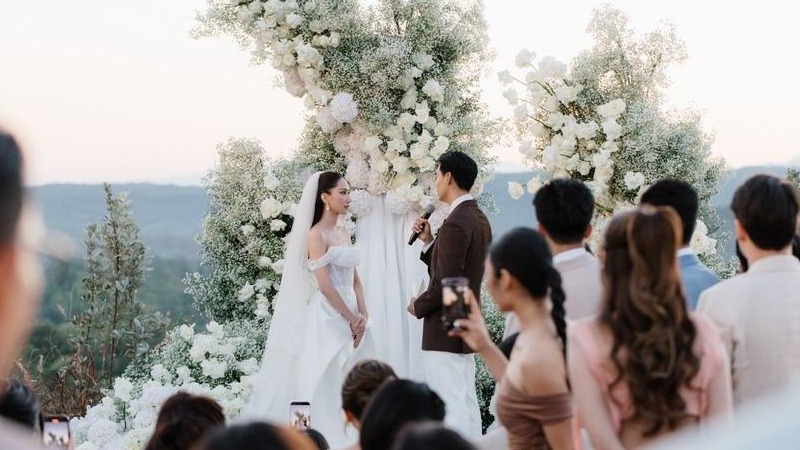 白绿色自然山野泰式婚礼