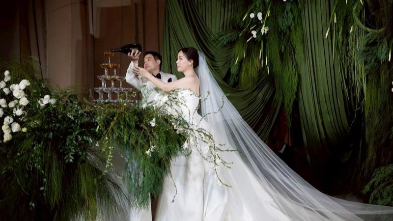 墨绿色轻奢松弛感泰式婚礼