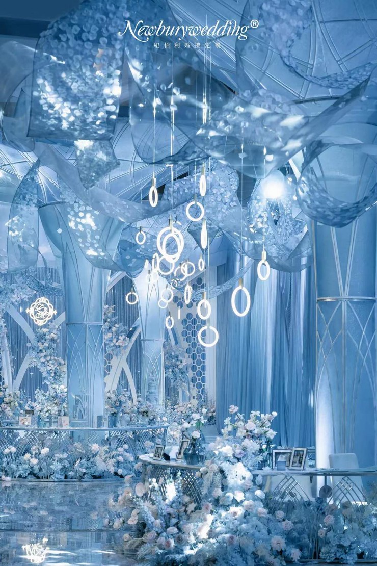 十二月,西伯利亚的季风褪去锋利化为温柔 携万千花瓣来到了冰晶谷